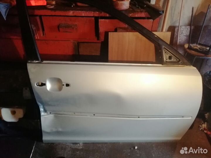 Toyota camry дверь