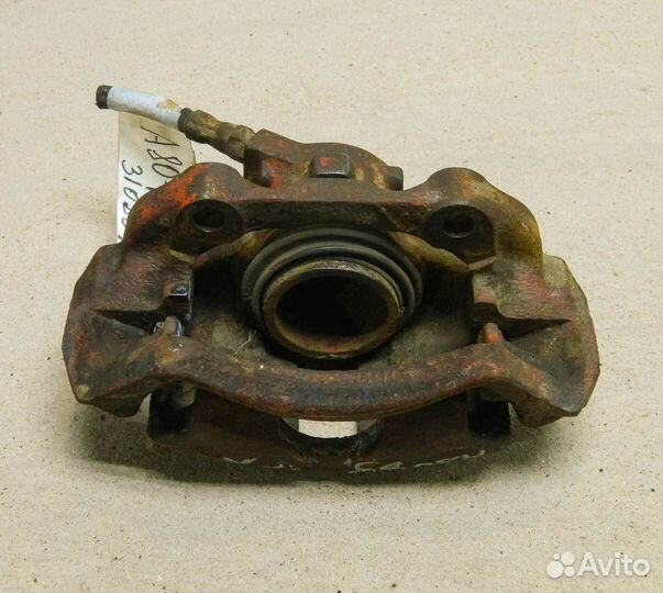 Суппорт передний правый Audi 80 B3