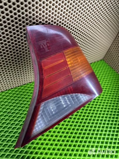 Задний фонарь правый Ford Focus 1