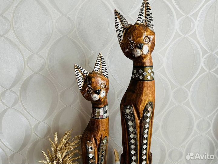 Кот и кошка статуя