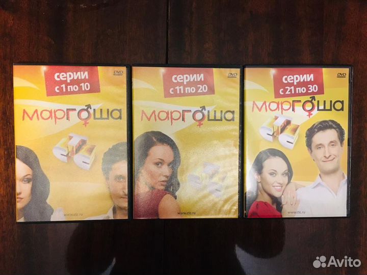 Видеокассеты и диски с фильмами