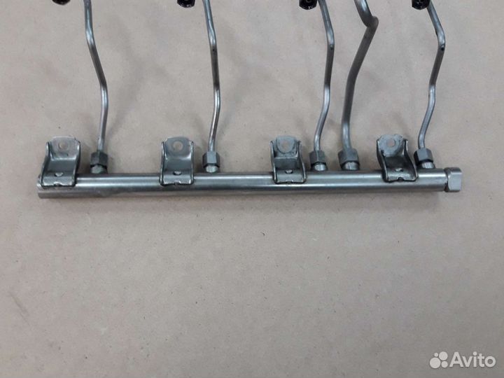 Рампа топливная левая BMW 750 N63B44A 407лс