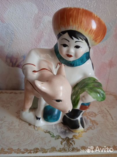 Фарфоровая статуэтка времён СССР