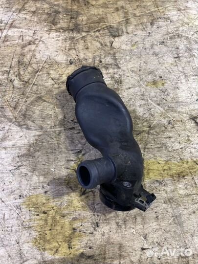 Патрубок системы охлаждения Mercedes-Benz E-Class