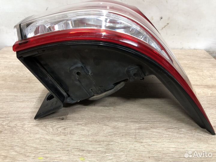 Фонарь правый Toyota Land Cruiser 200