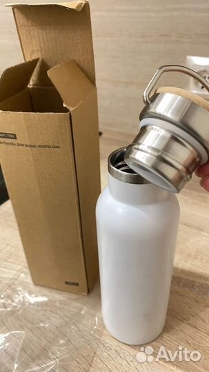 Белая бутылка для воды из нержавеющей стали. Новая