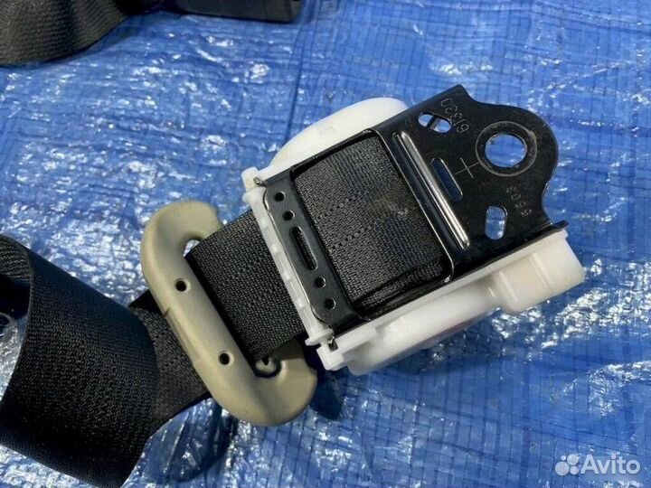 Ремень безопасности задний левый Toyota Aqua NHP10