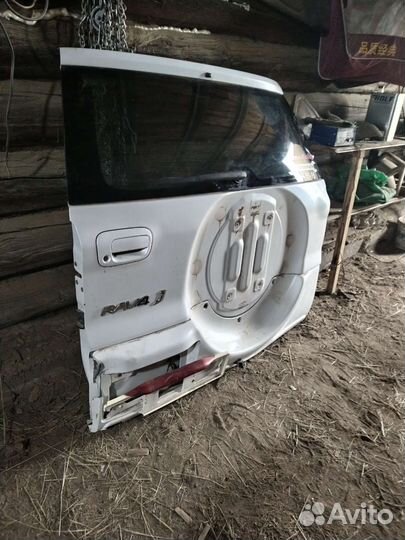Продам заднюю дверь от багажника автомобиль RAV 4