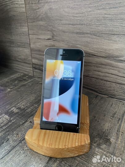 Телефон iPhone se