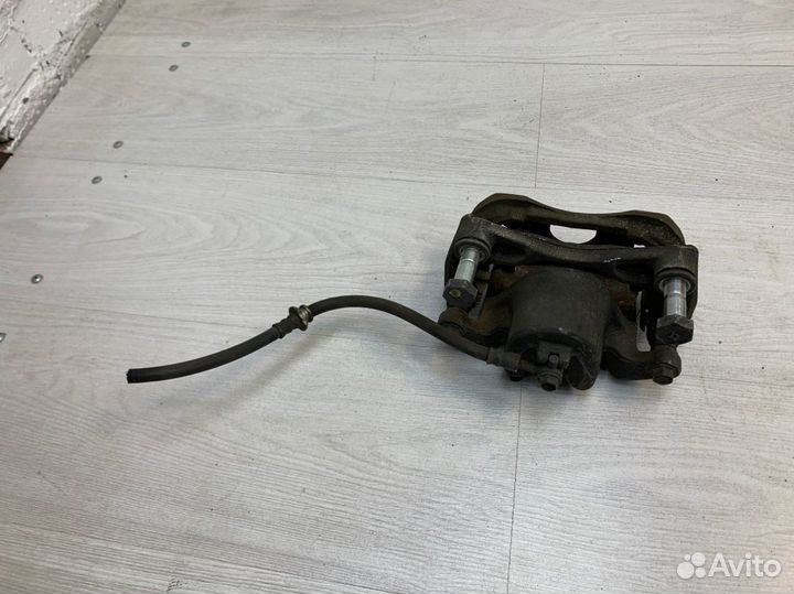 Суппорт тормозной передний правый Nissan Teana J32