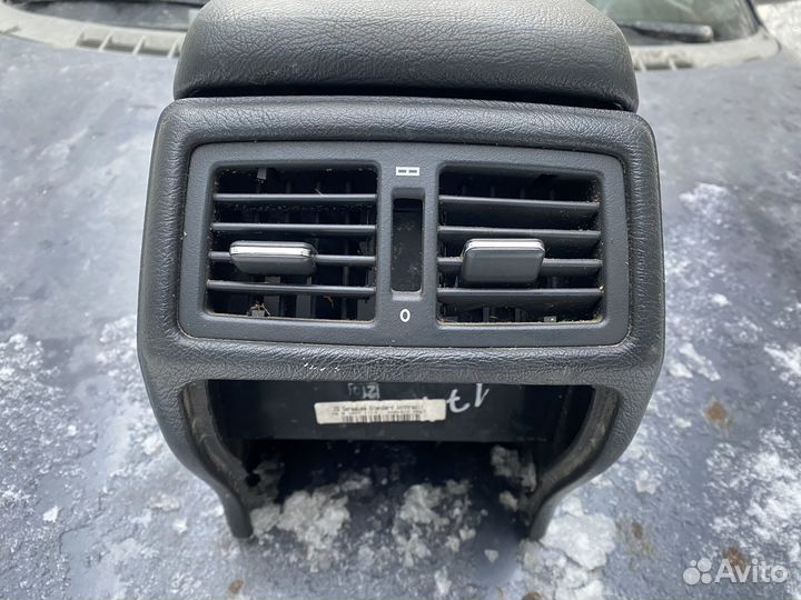 Подлокотник Mercedes Benz W210