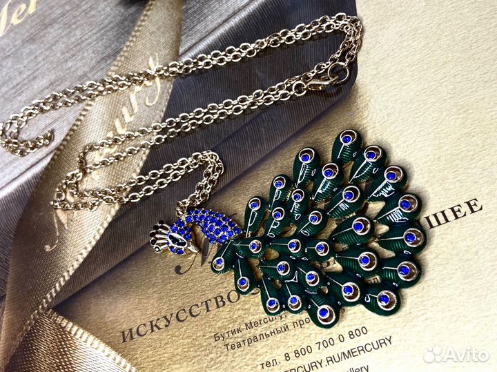 Ожмрелье с павлином с синими стразами
