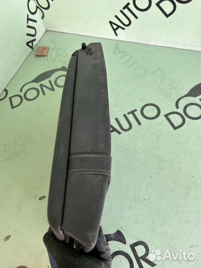 Подлокотник сидения mercedes w204