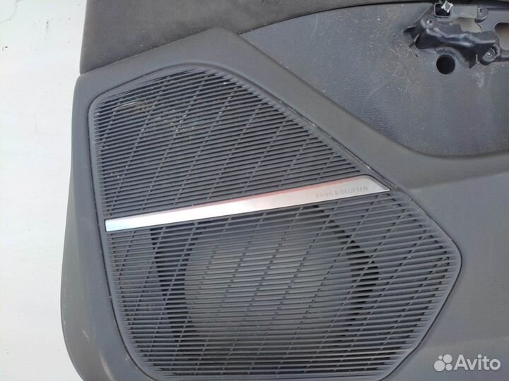 Обшивка двери (задняя правая) (Audi Q8)