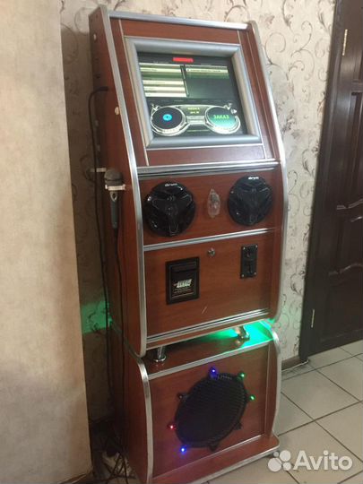 Музыкальный автомат сенсорный с караоке б/у