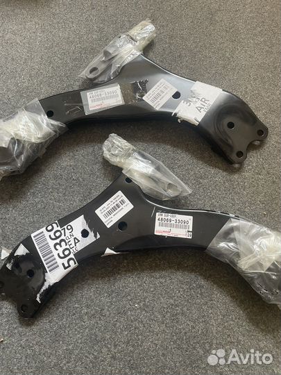 Рычаг передний Toyota 4806933090