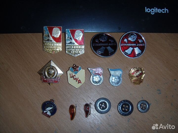 Значки, знаки, пуговицы комплектом