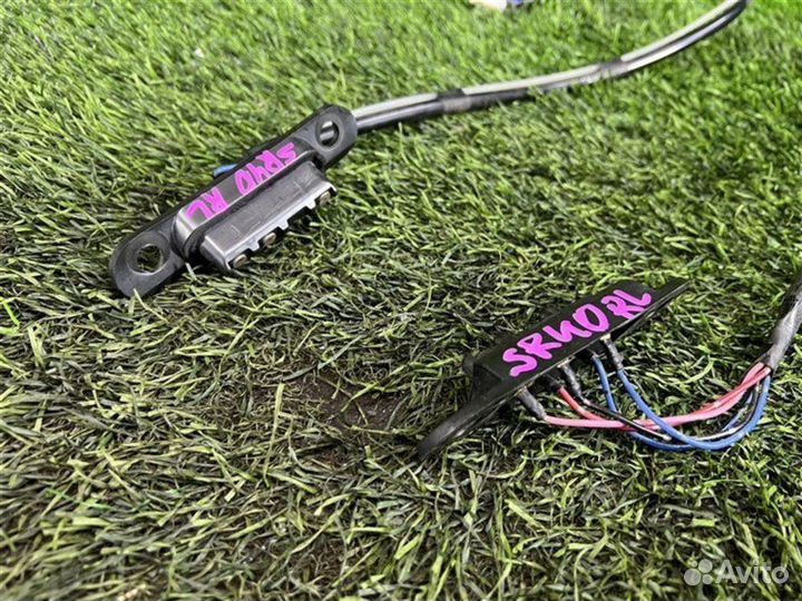 Доводчик двери задний левый Toyota Lite Ace