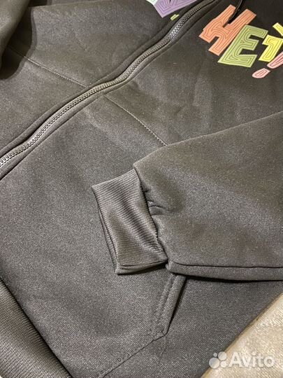 Толстовка на замке