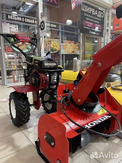 Снегоуборочная машина с мотоблоком Honda