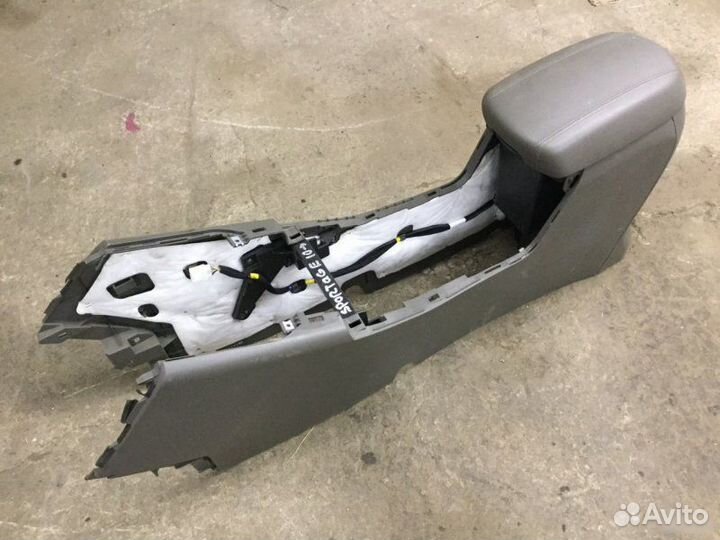 Подлокотник серый Kia Sportage 2010-2015