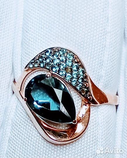 Золотое кольцо с топазом 585 проба