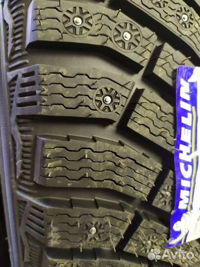 Michelin X-Ice North 4 215/55 R17