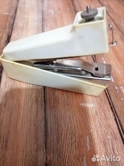 Портативная ручная швейная машинка, СССР