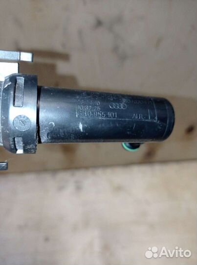 Форсунка омывателя левой фары Audi Q5