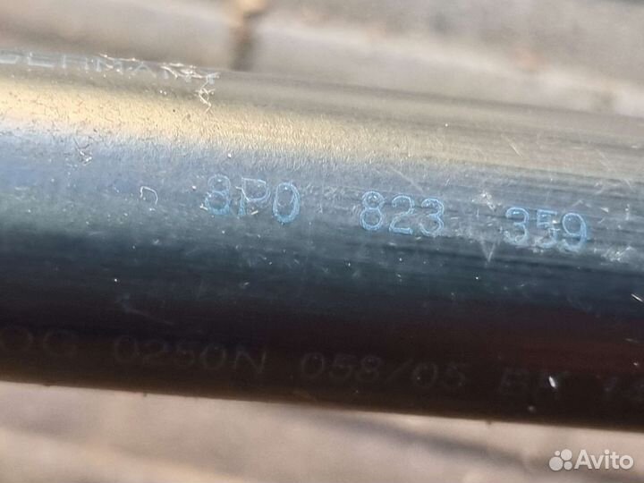 Амортизатор капота Audi A3 8P