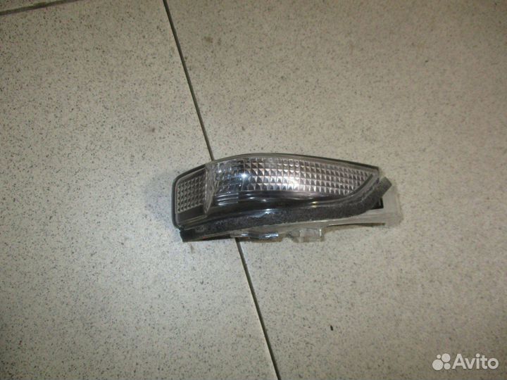 Повторитель в зеркало Toyota Corolla (E180)