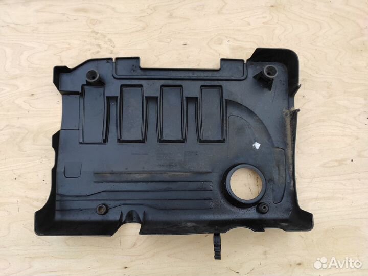 Крышка двигателя Z19DT на Опель Астра Н