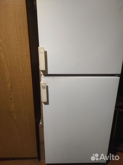 Холодильник Бирюса
