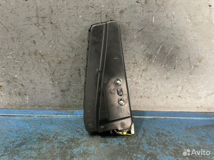 Подушка в сиденье передняя правая Peugeot 3008