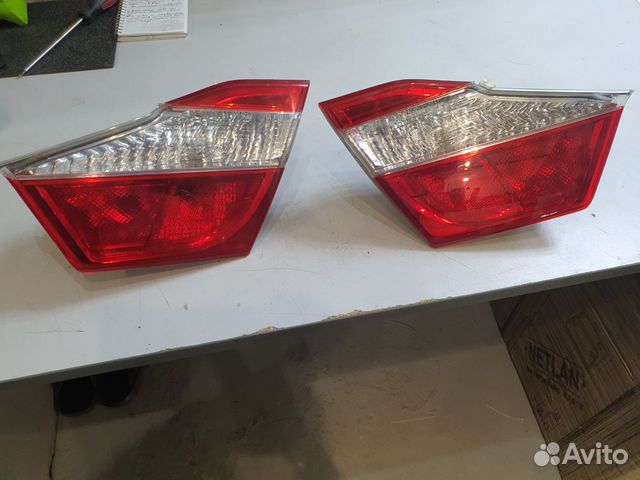 Задние фонари в крышке багажника Toyota Camry V50