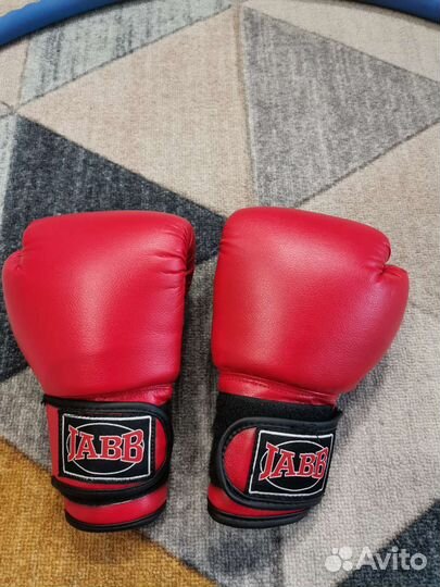 Детские боксерские перчатки и шлем