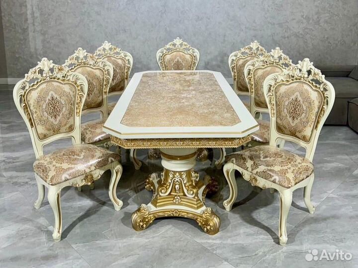 Стол со стульями