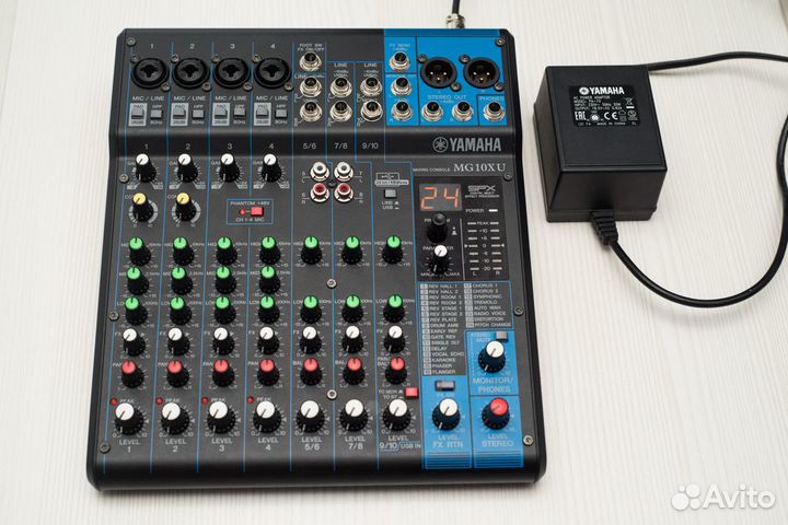 Микшерный пульт Yamaha MG10XU