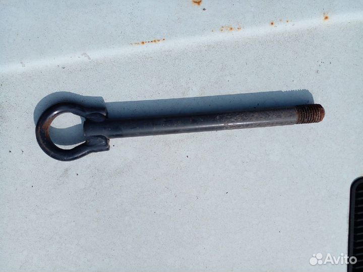 Крюк буксировочный Renault Sandero