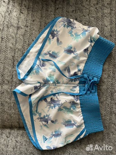 Спортивный костюм с шортами adidas