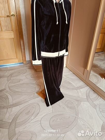 Костюм из велюра черный с отделкой