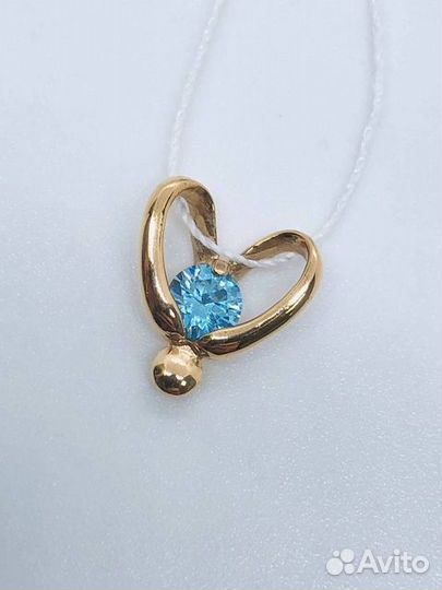 Золотая подвеска с камнем