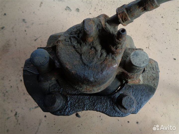 Суппорт передний правый Ford Focus MK2 hxda 2005