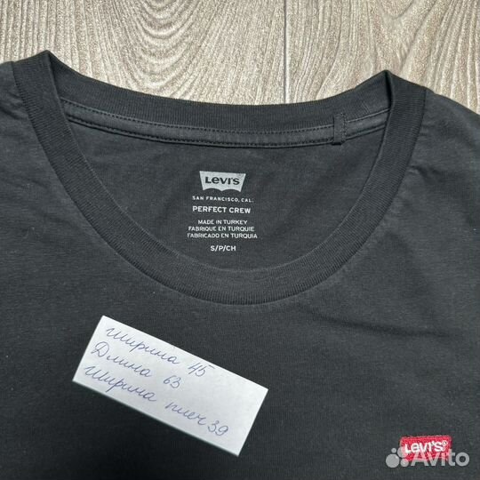 Футболка Levis