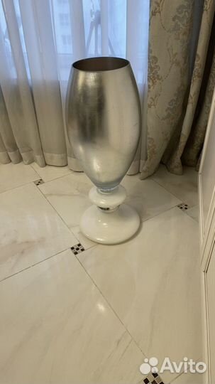 Напольная ваза для цветов