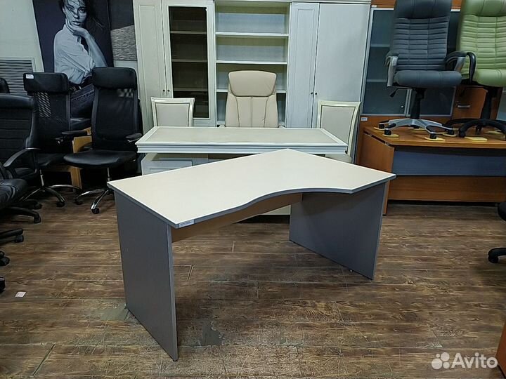 Стол угловой б/у 140х90х75 правый 04102пр-клс