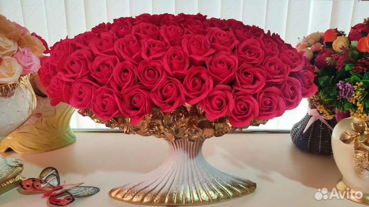 Ваза с мыльными розами