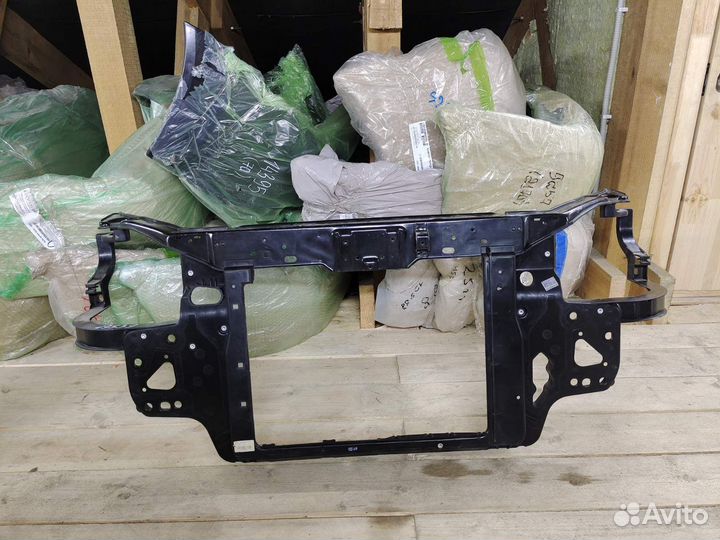 Панель передняя (телевизор) Hyundai Getz 2005-2011