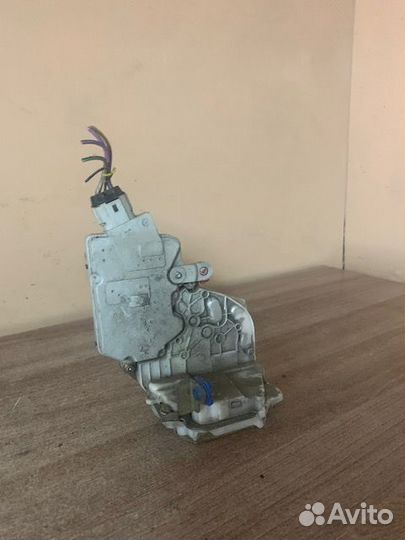 Замок задний левый primera P11