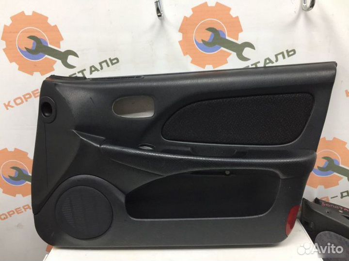 Обшивка двери передняя правая Hyundai Sonata 5